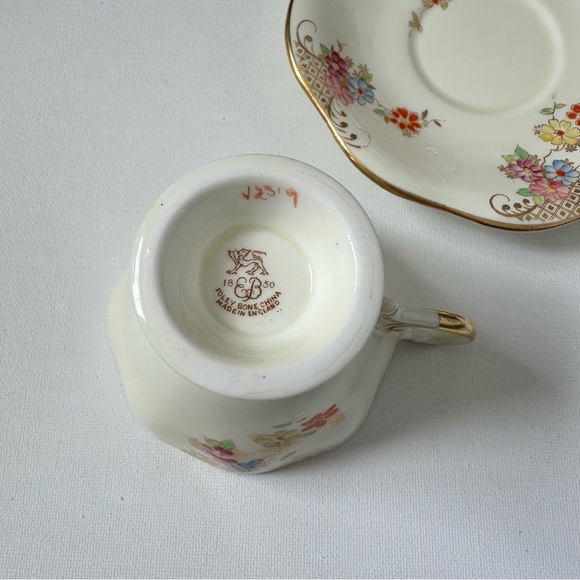Foley England Vintage Teacup Saucer - Yellow Floral - Picture 9 of 9